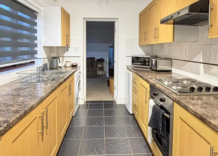 1 Bed Apartment - Central Location - Sleeps 4 - Garden - Amaya Two