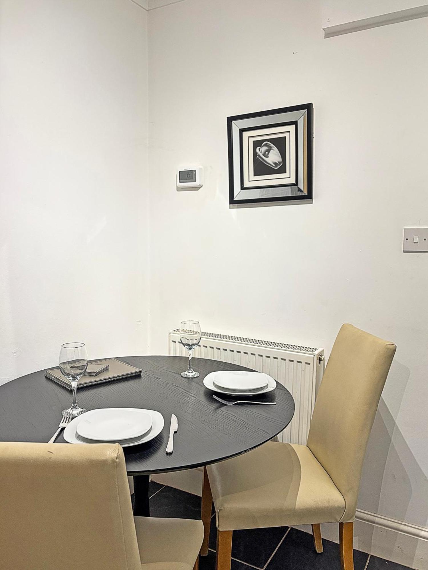 Apartment 1 Bed - Location - Sleeps 4 - Garden - Amaya Two