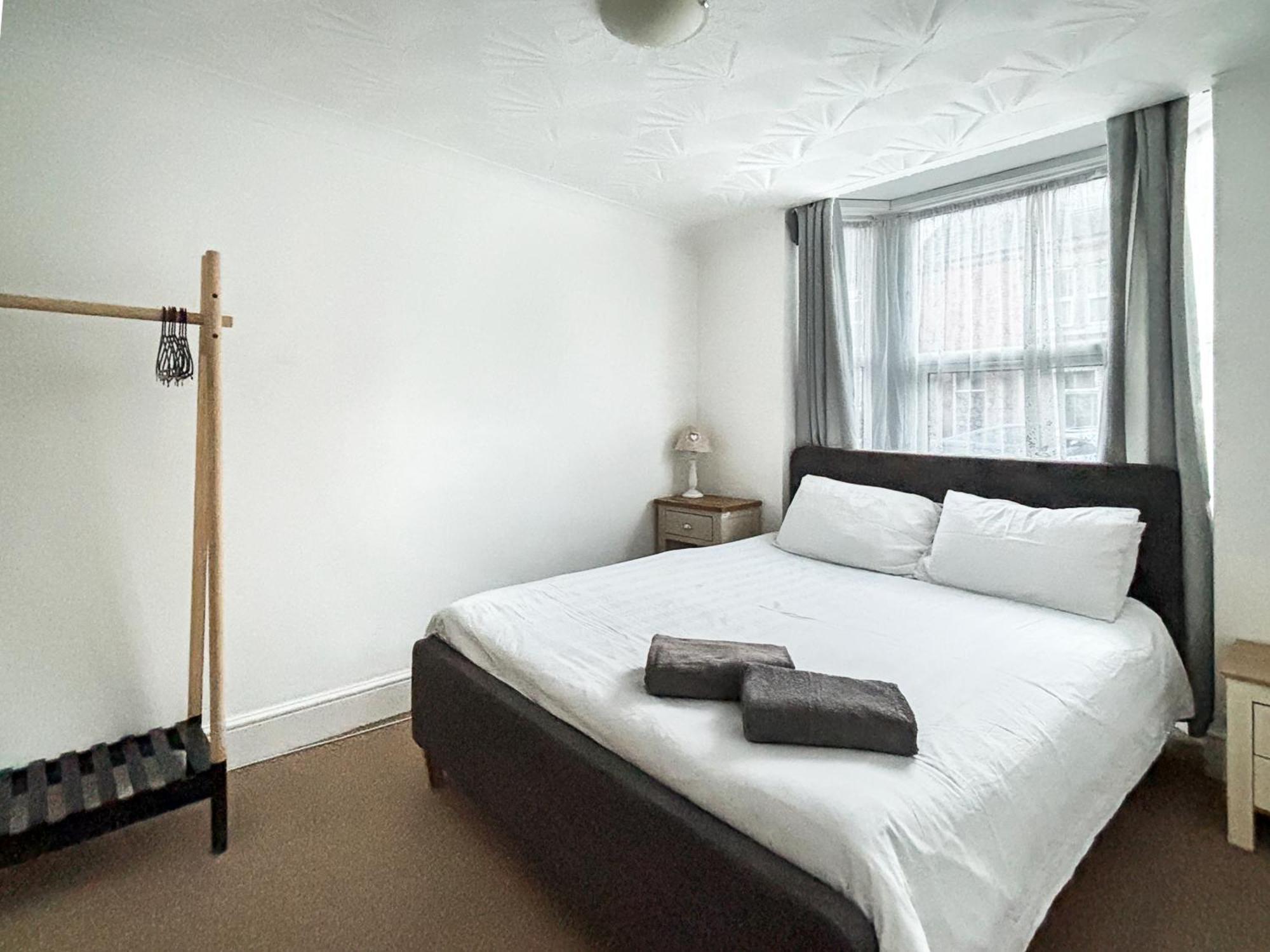 1 Bed - Location - Sleeps 4 - Garden - Amaya Two Apartment *