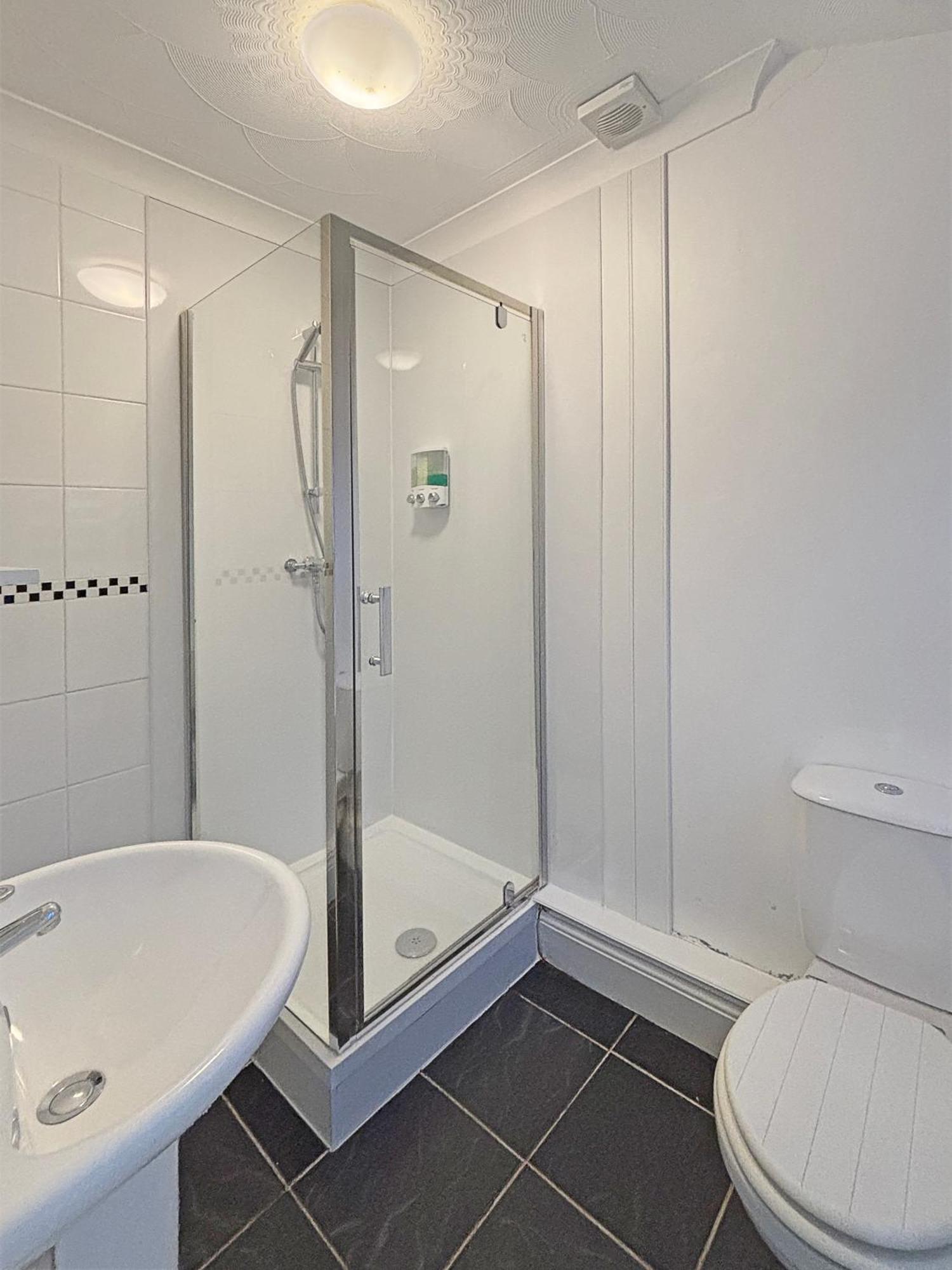1 Bed - Location - Sleeps 4 - Garden - Amaya Two Grantham