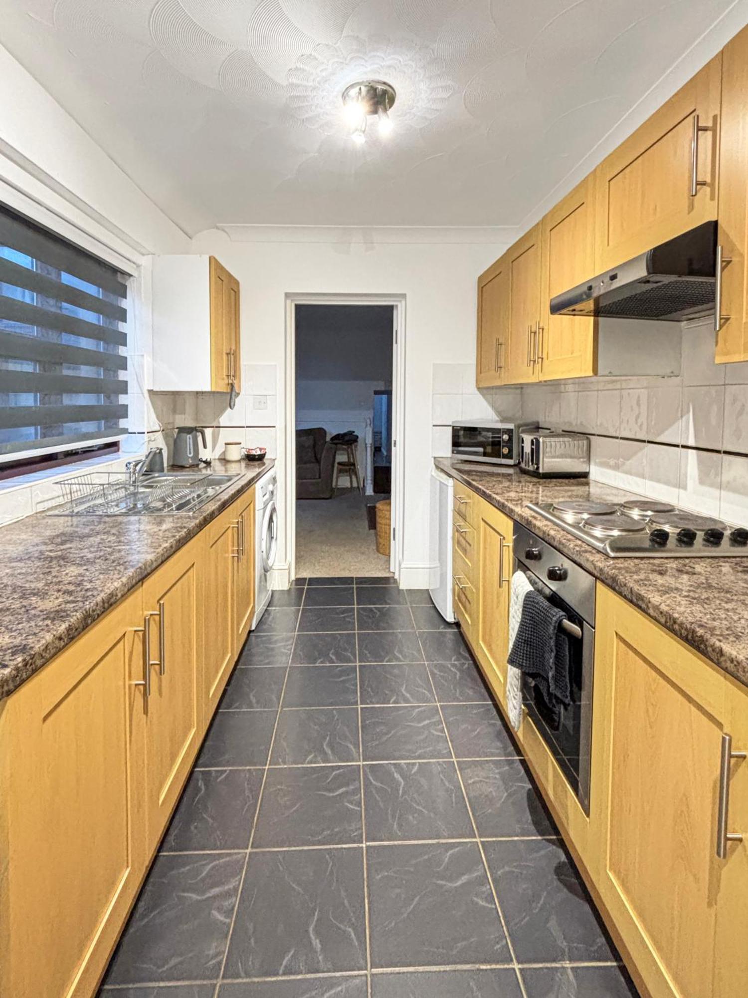 1 Bed - Location - Sleeps 4 - Garden - Amaya Two * Grantham